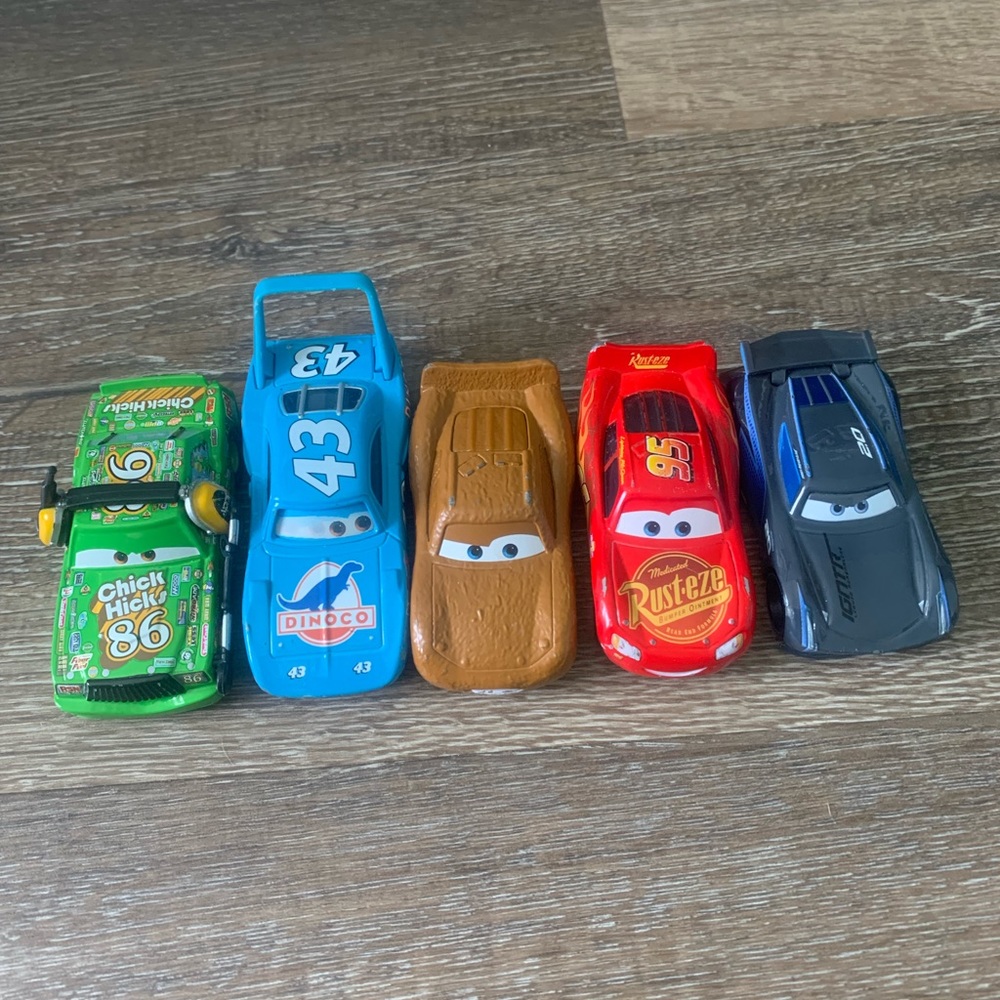 5 diecast cars from Cars Movies